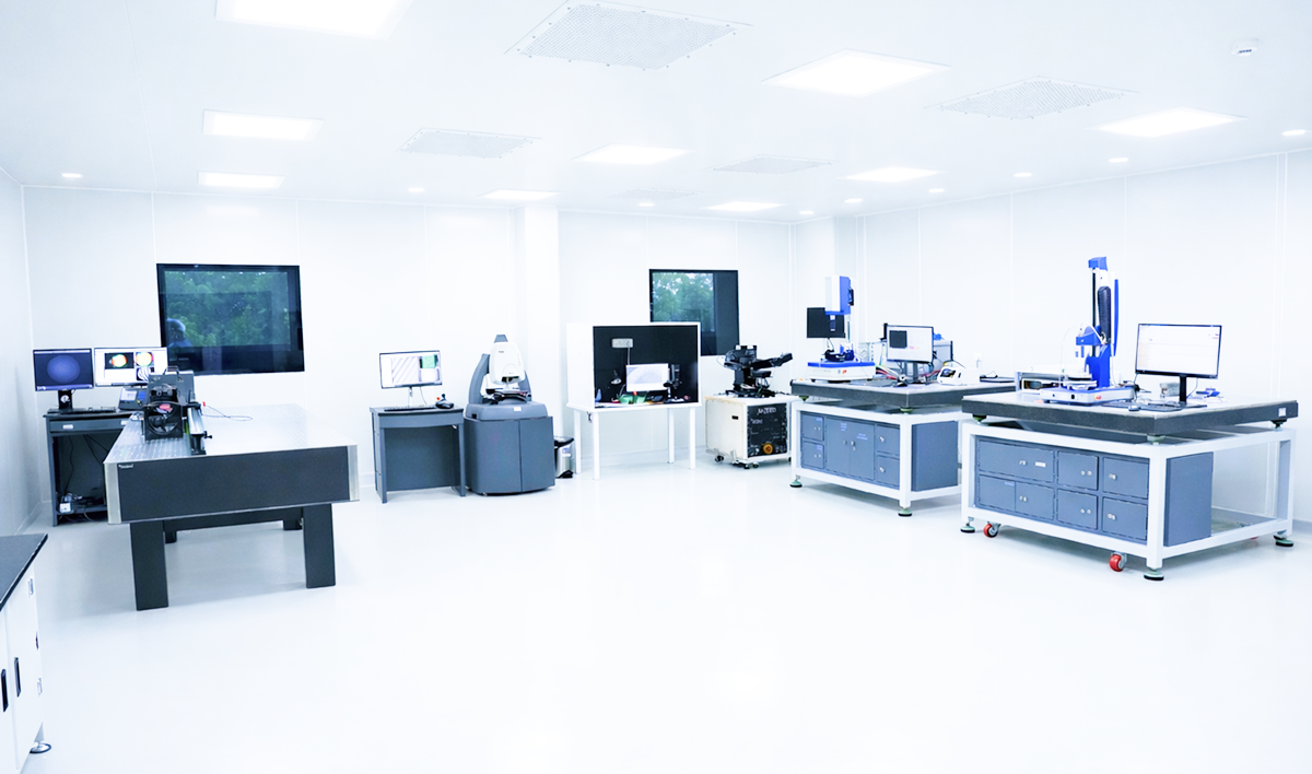 Precision optical centering and edging equipment